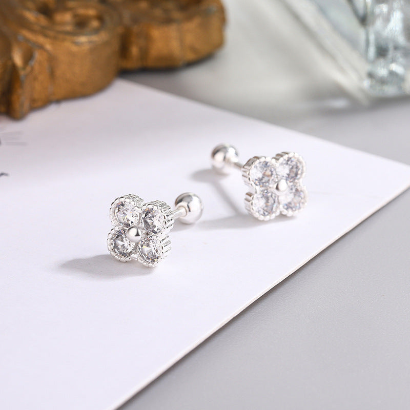Clover Female Korean Style Fresh Simple Dignified Flowers Light Luxury Stud Earrings
