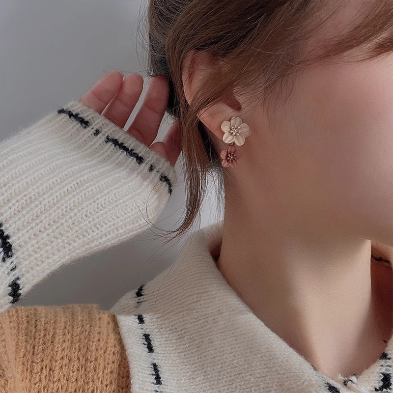 Design Contrast Color Painted Flower Personality Minimalist Stud Earrings