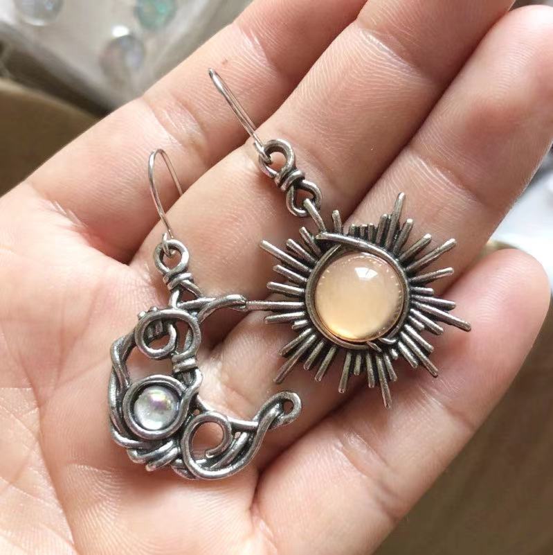 Cheng Retro Personality Sun Moon Geometric Moonstone Earrings
