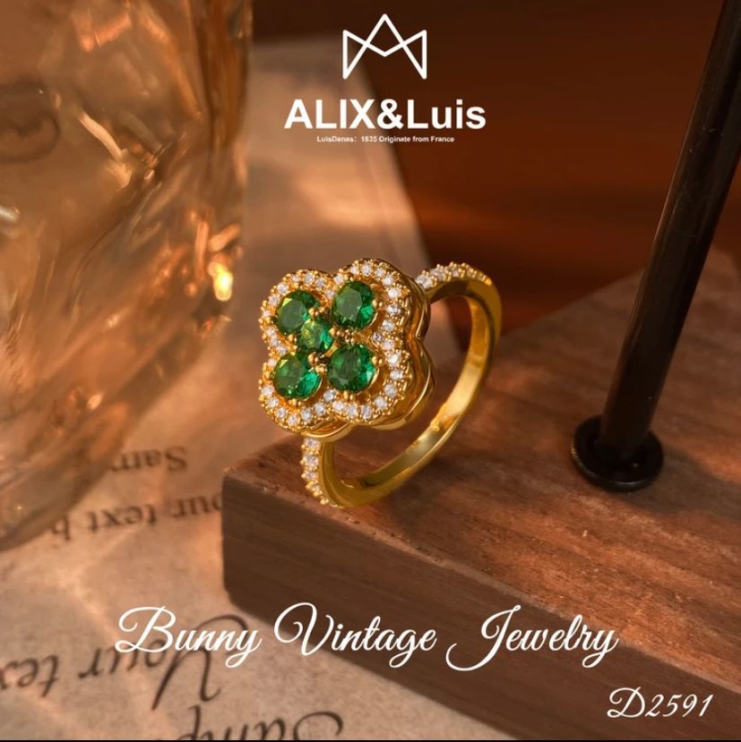 Women's Small Exquisite Green Rotating Zircon Four-leaf Earrings