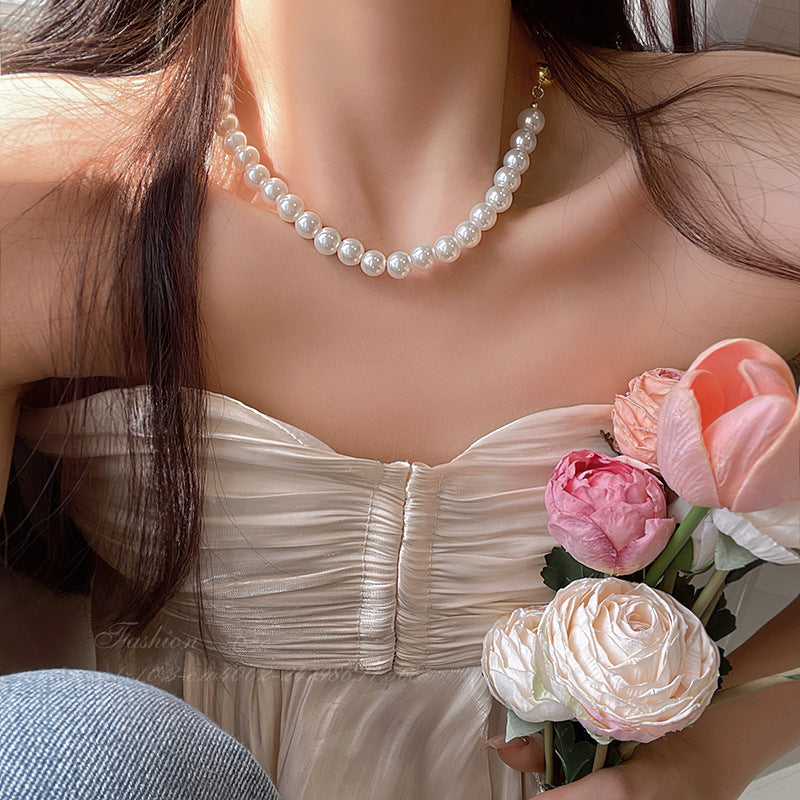 Women's Pearl Vintage Magnetic Buckle Beaded Clavicle Necklaces