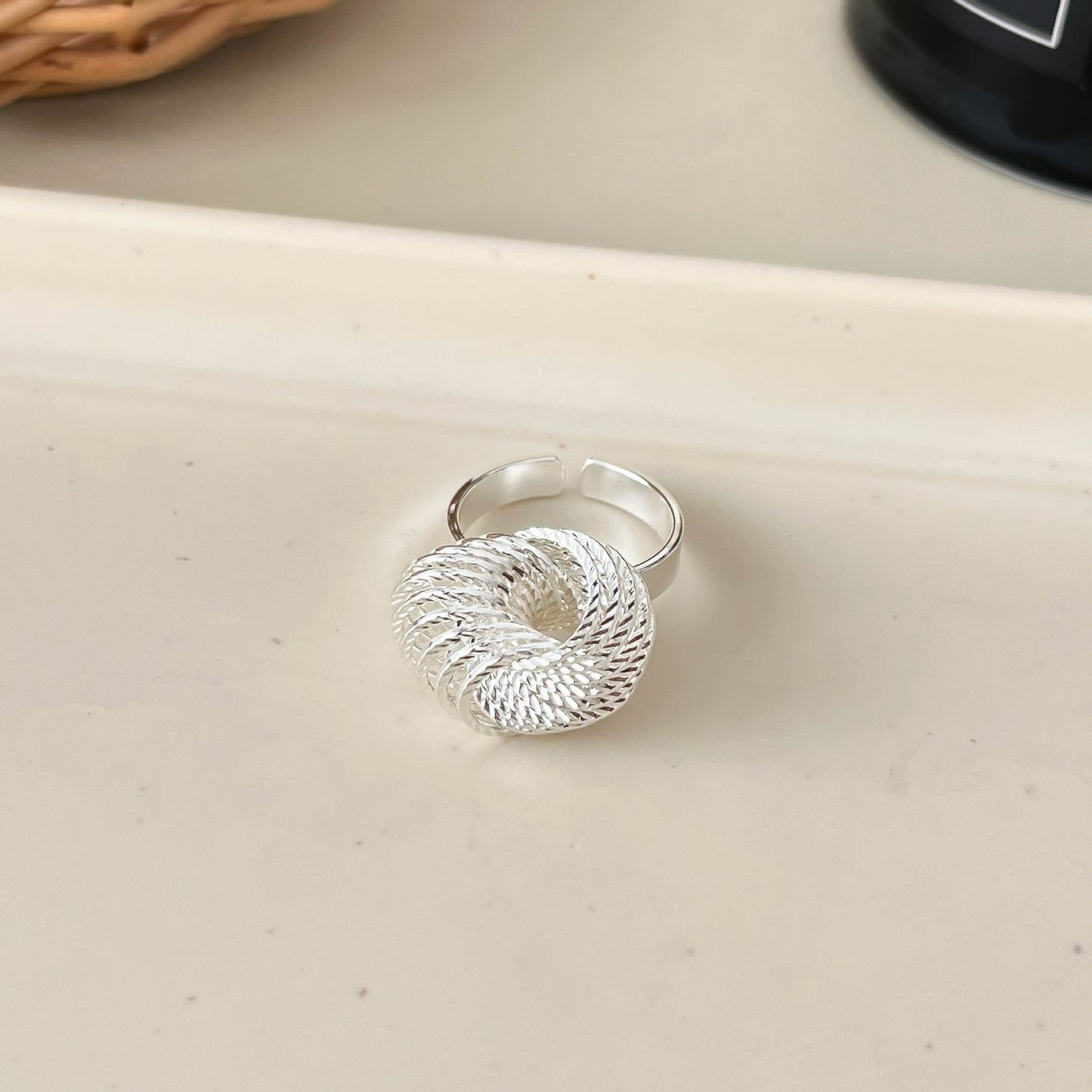 Wind Cold Irregular Geometric Flower Light Luxury High Sense Ring
