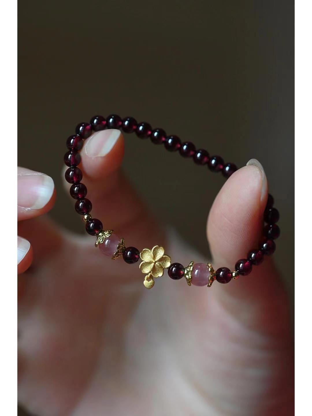 Women's Gilded Peach Blossom For All Match Special Interest Light Luxury Bracelets