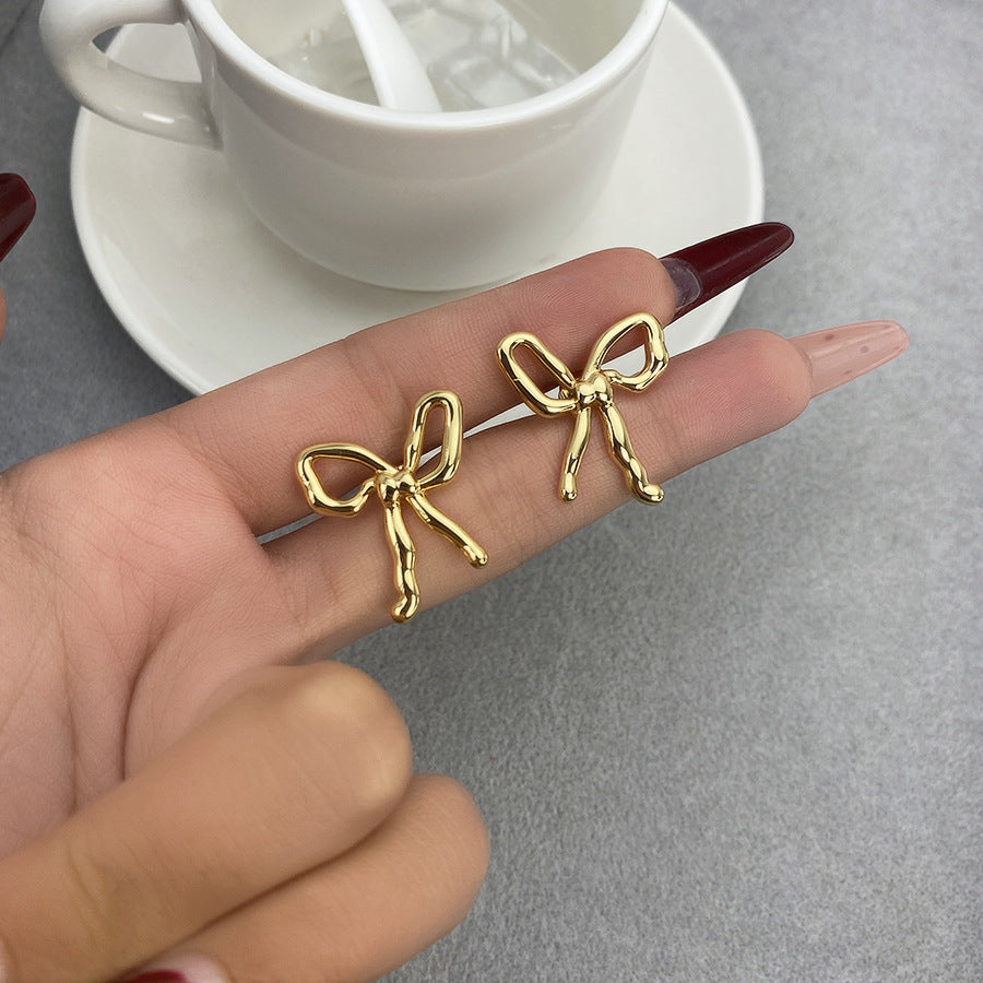 Korean Sweet Wave Bow Exquisite Versatile Commuter Simple Hollow Line Stud Earrings