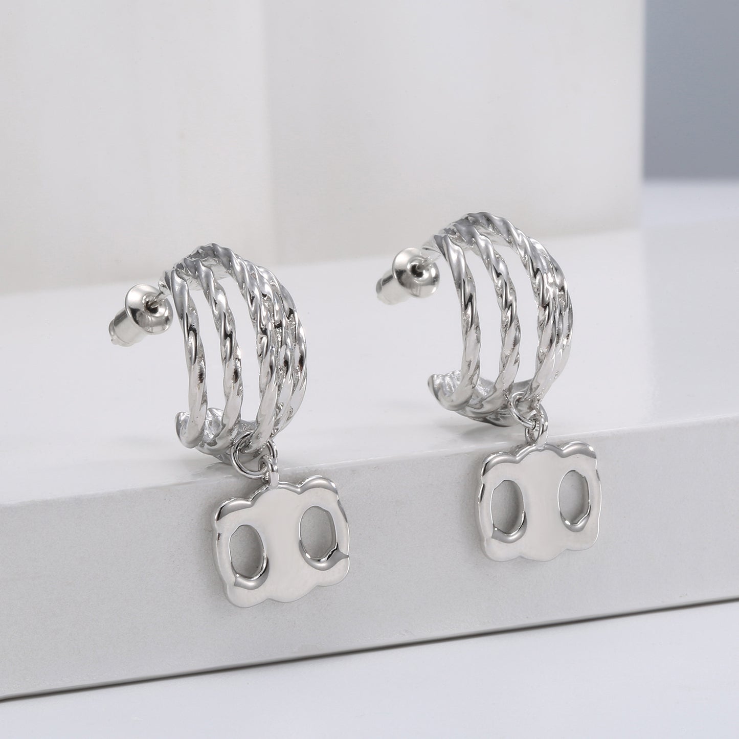 Women's Aloofness Style Suit Design Delicate Diamond Elegant Earrings
