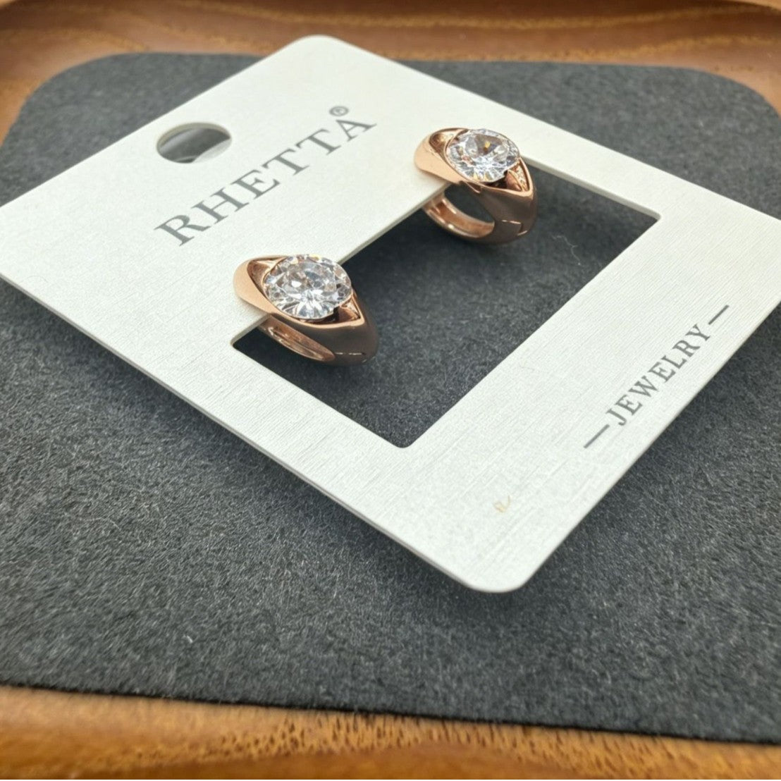 Women's Super Flash Zircon Clip High-grade Exquisite Elegant Romantic Fashionable Commuter Ear Buckle