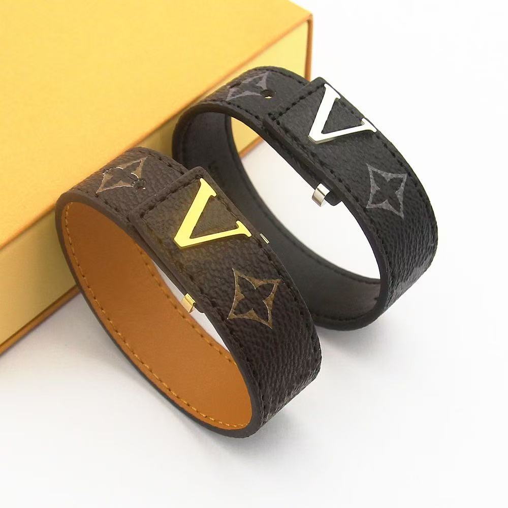 V's Four-leaf Clover Presbyopic Leather Couple Simple Bracelet