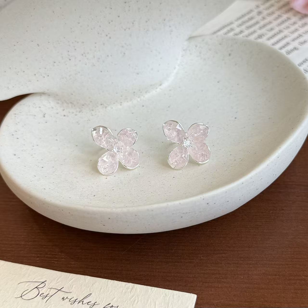 Women's Summer Sweet Pink Crystal Four-leaf Flower Design High-grade Light Luxury Rings