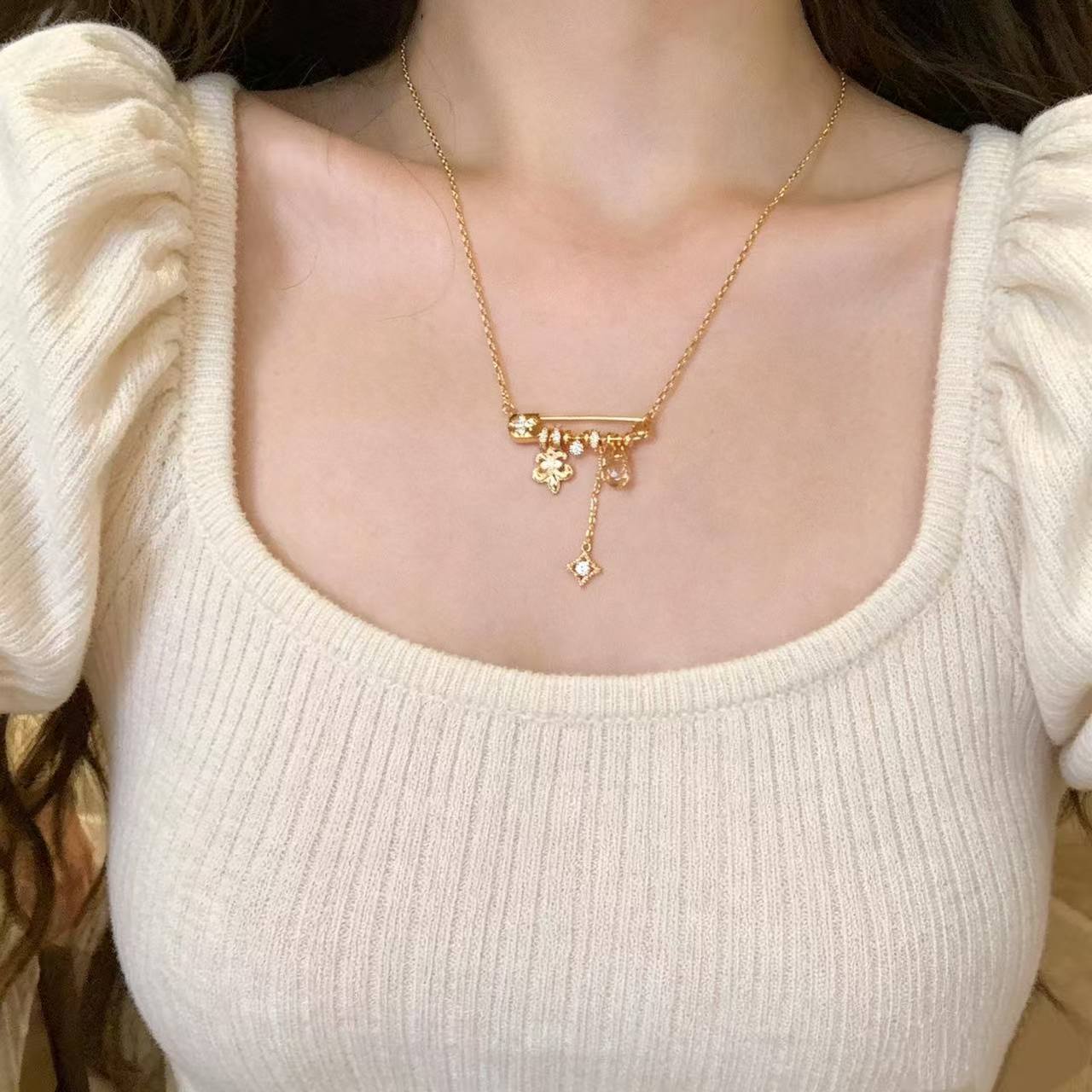 Flower-de-luce Asterism Pin Light Luxury Sense Clavicle Necklaces