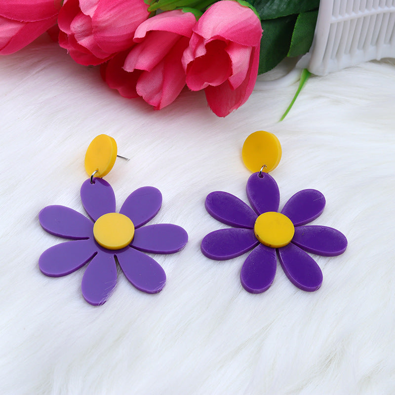 Women's Hollow Flower Simple Fresh Popular Triangle Earrings