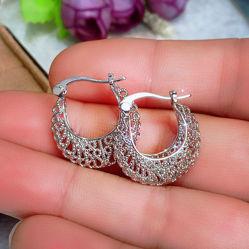 Women's Vintage Weaving Hollow Pattern Clip Flower Earrings