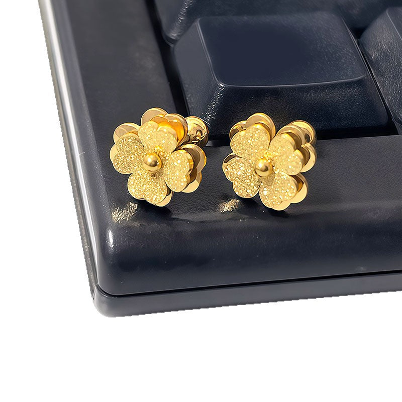 Light Luxury Queen Elegant Frosted Clover Refreshing Stylish Fine Threaded Stud Earrings