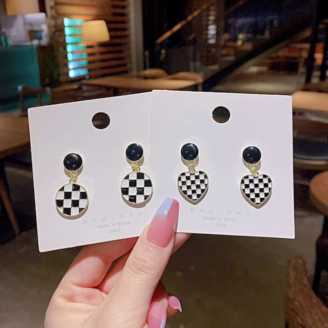 Love Heart Niche Design Advanced Cold Wind Short Earrings