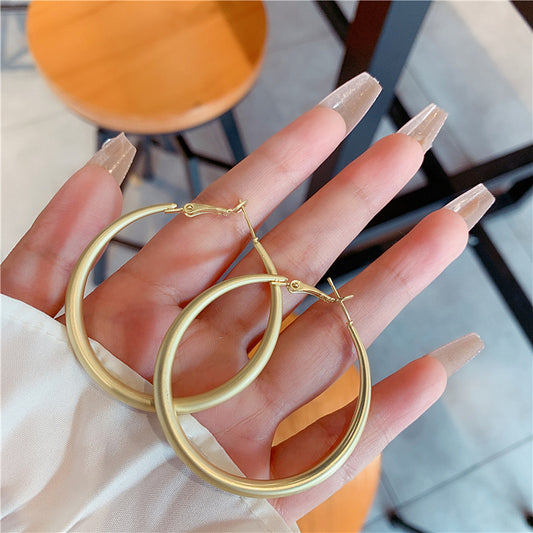 Women's Exaggerated Temperamental Matte Gold Big Ear Round Stud Earrings
