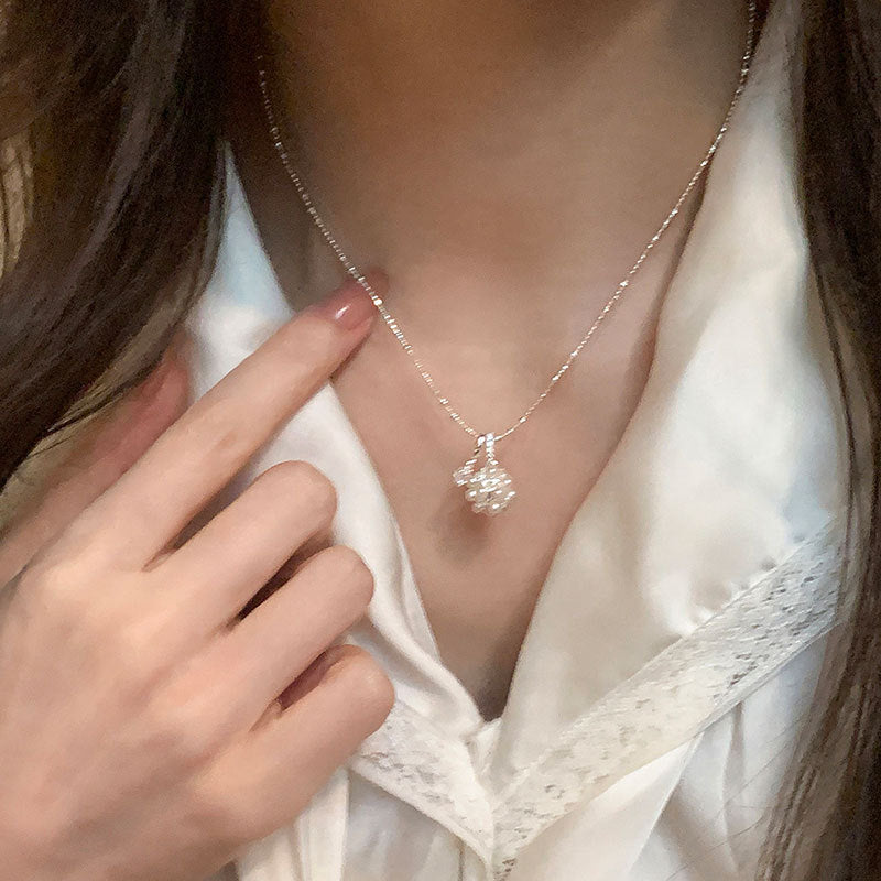 Women's Design Pearl Floral Ball Pull Simple Temperament Fashion Trend Necklace