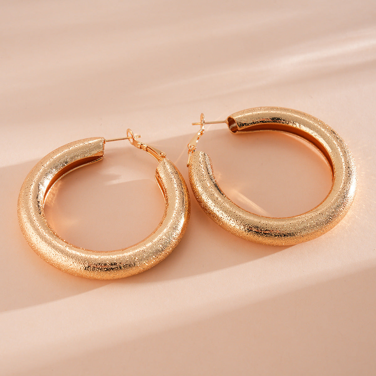 Geometric Cut Heart-shaped Oval Irregular Design Versatile Light Stud Earrings