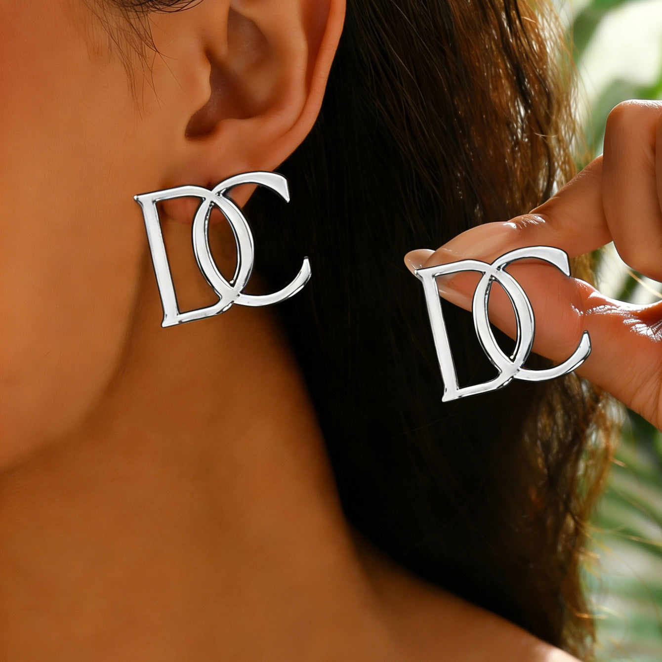 Women's Simple Personality Letters Glazed Surface Ear Minimalist Fashion Stud Earrings