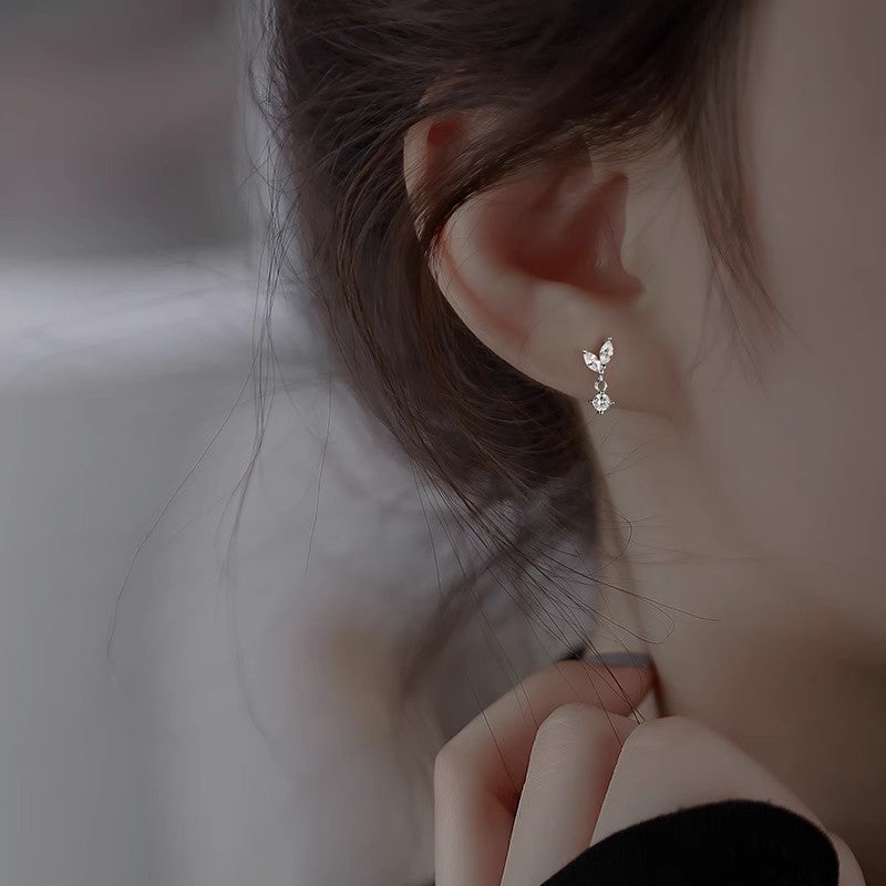 Women's Small Simple Hollow Pearl High-grade Refined Stud Earrings