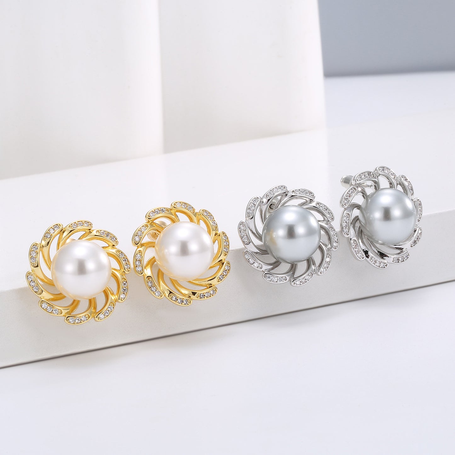 Women's Aloofness Style Suit Design Delicate Diamond Elegant Earrings