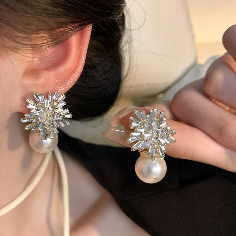 Needle Light Luxury Minority Refined Zircon Snowflake Temperamental Earrings