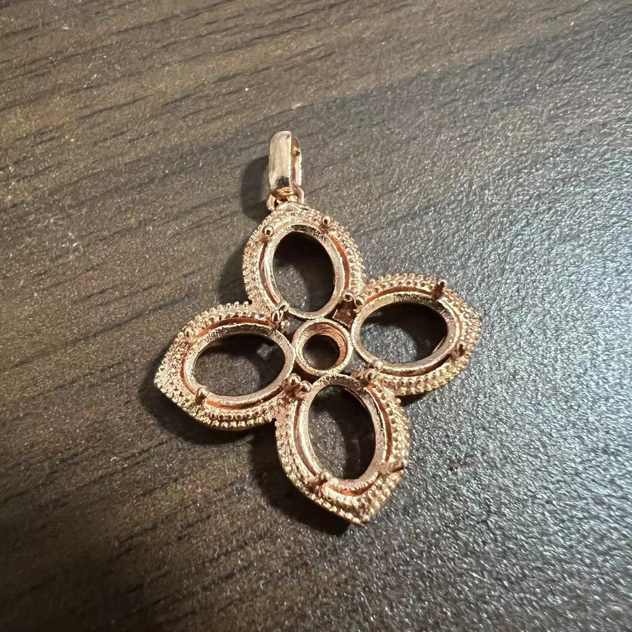 Size Style Copper Alloy Electroplated Sier Pendants