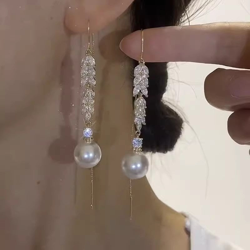 High-grade Light Luxury Golden Long Elegant Ear Line