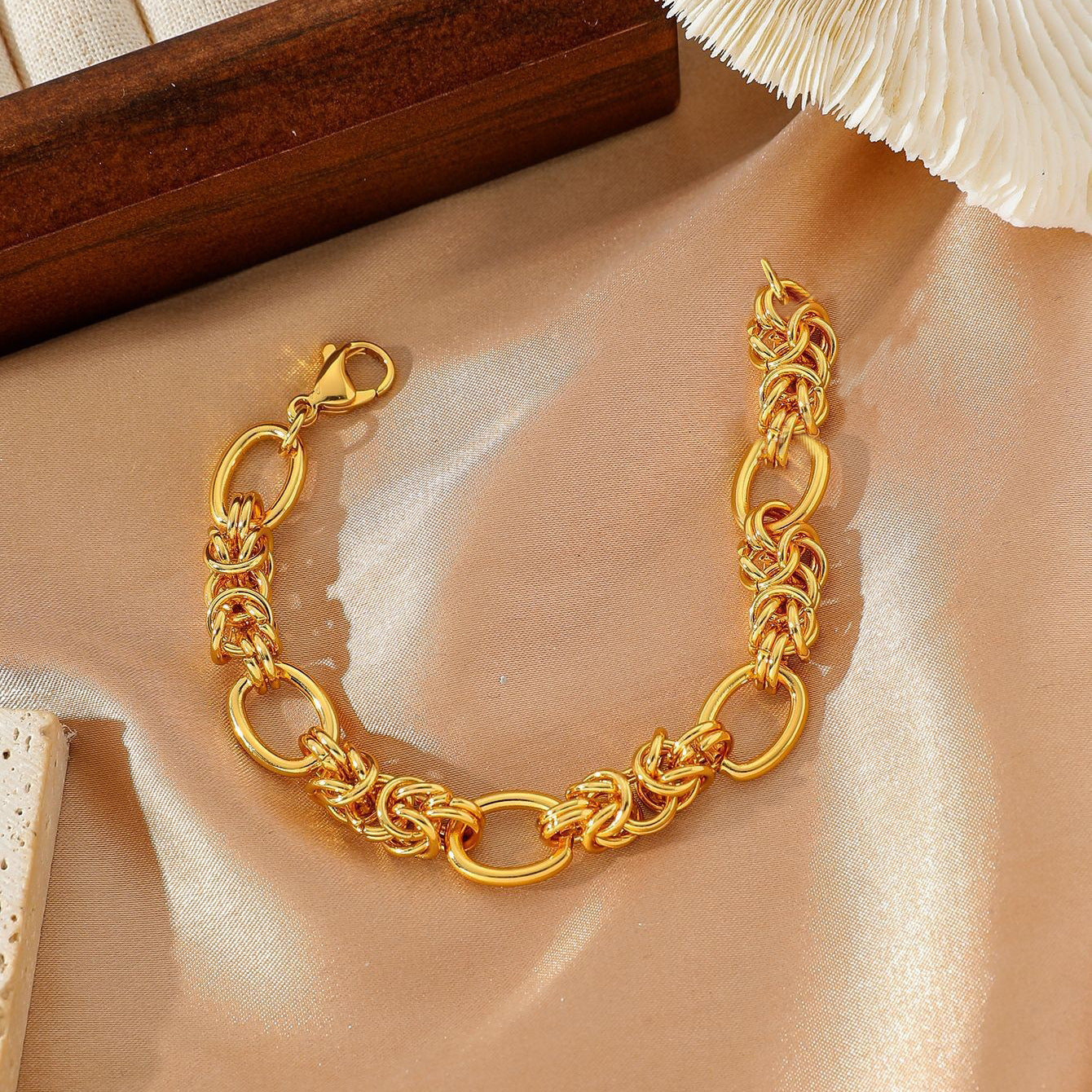 Handmade Chain Fashion Golden Personality High-grade Fancy Bracelet
