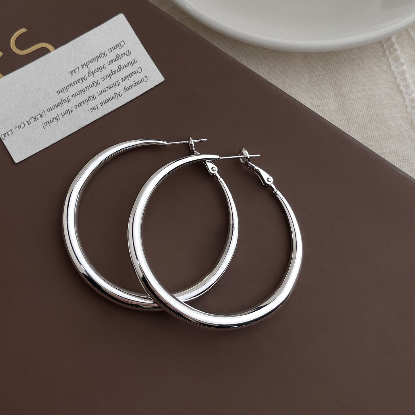 Women's Minimalist Exaggerated Big Ear Fashionable Temperament Personalized Cold Style Simple Earrings