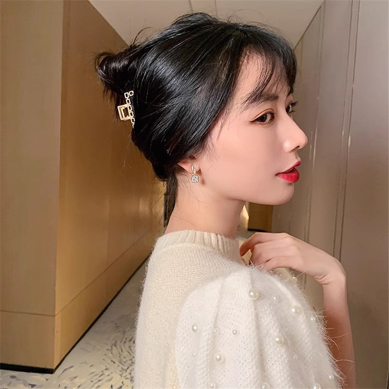 Needle Fashion Micro Niche Temperament High Quality Light Stud Earrings