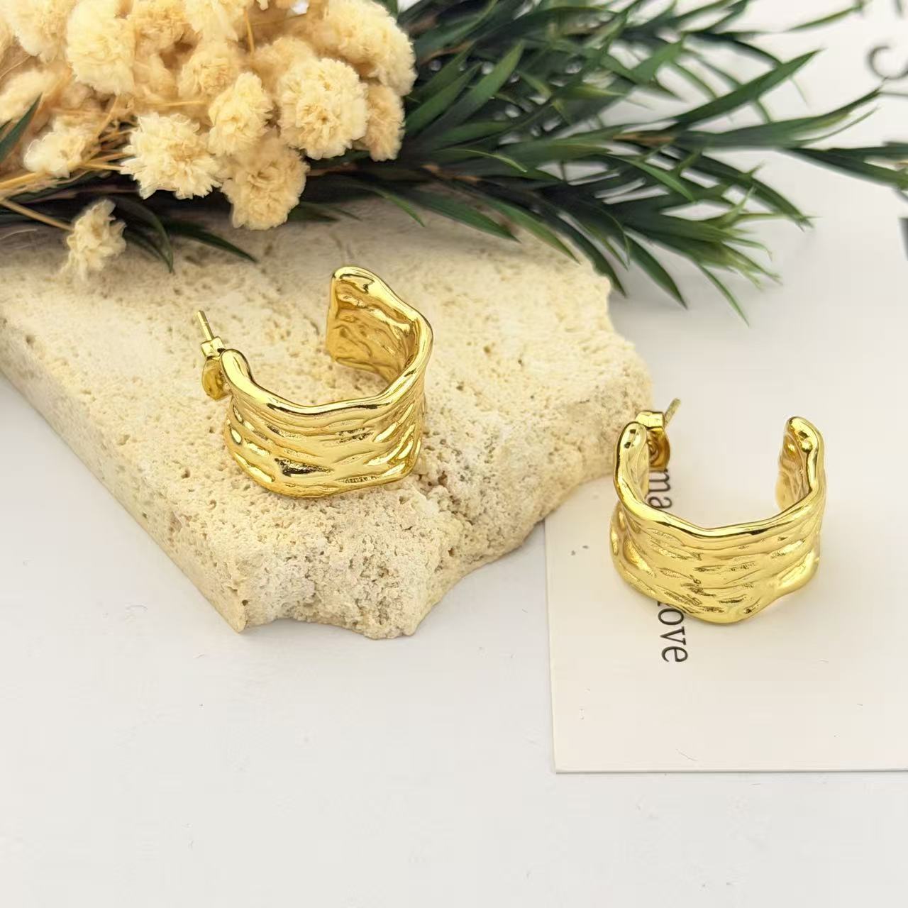 Twist Pleated Design Shaped Fashion Commuter Style Simple Versatile Elegant Earrings