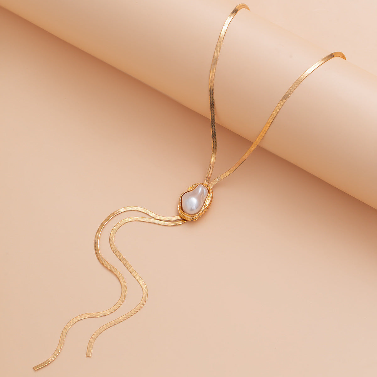 Clavicle Chain Style Inlaid Pearl Flat Necklaces