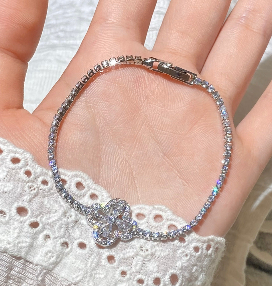 Women's Inlay Fritillary Four-leaf Flower Pull-out Light Luxury High-grade Bracelets