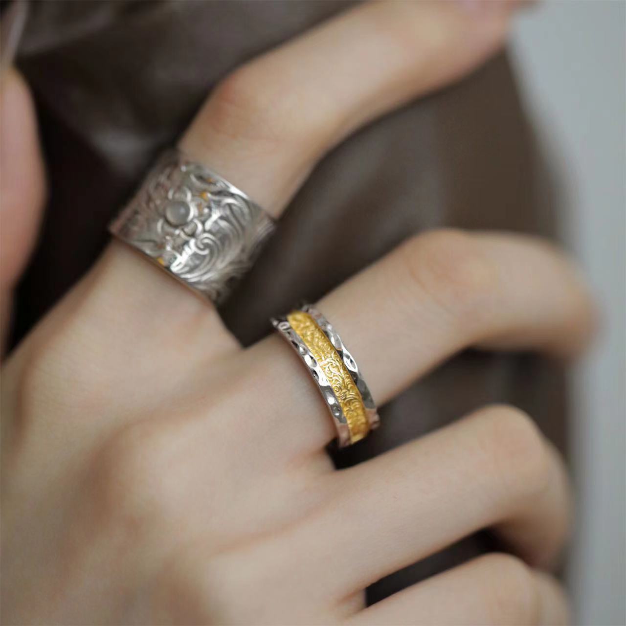 Women's & Men's Chiba Niche Design Pattern Female Carved Two-color Gold Color Rings