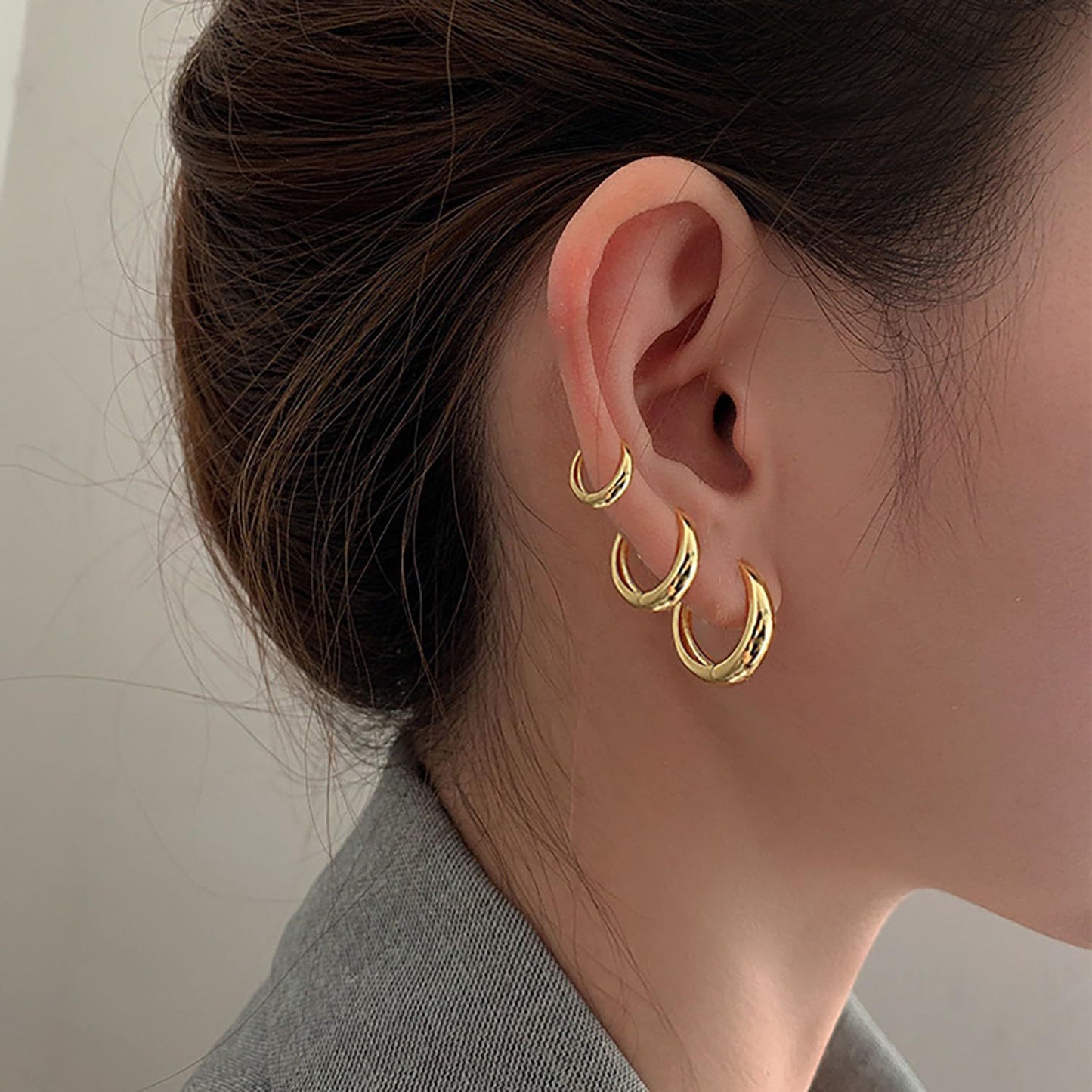 Women's Light Luxury High-grade Unique French Retro Glossy Clip Earrings