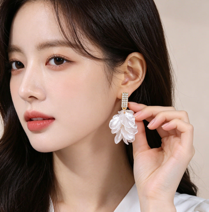 Women's Minority Design Fashionable Flower Light Luxury High-grade Temperament Earrings