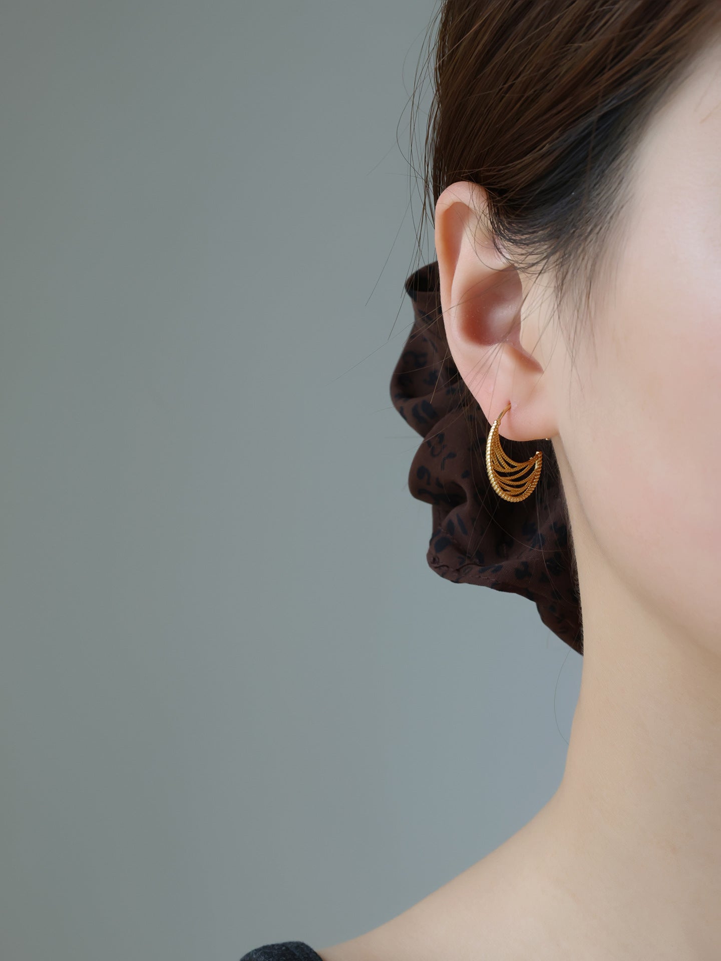 Women's Dotted Line Hollow Texture Design Light Luxury High Sense Ear Earrings