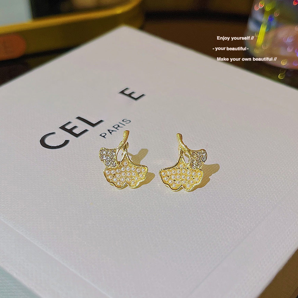 Women's Needle Classic Style Light Luxury High-grade Earrings