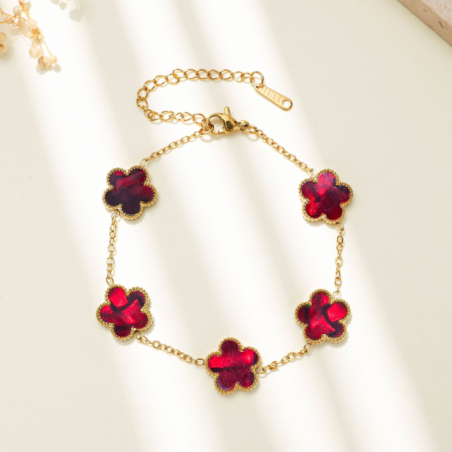 Women's Steel Gold-plated Parthenocissus Grass Plaid Fashion Simple Light Bracelet