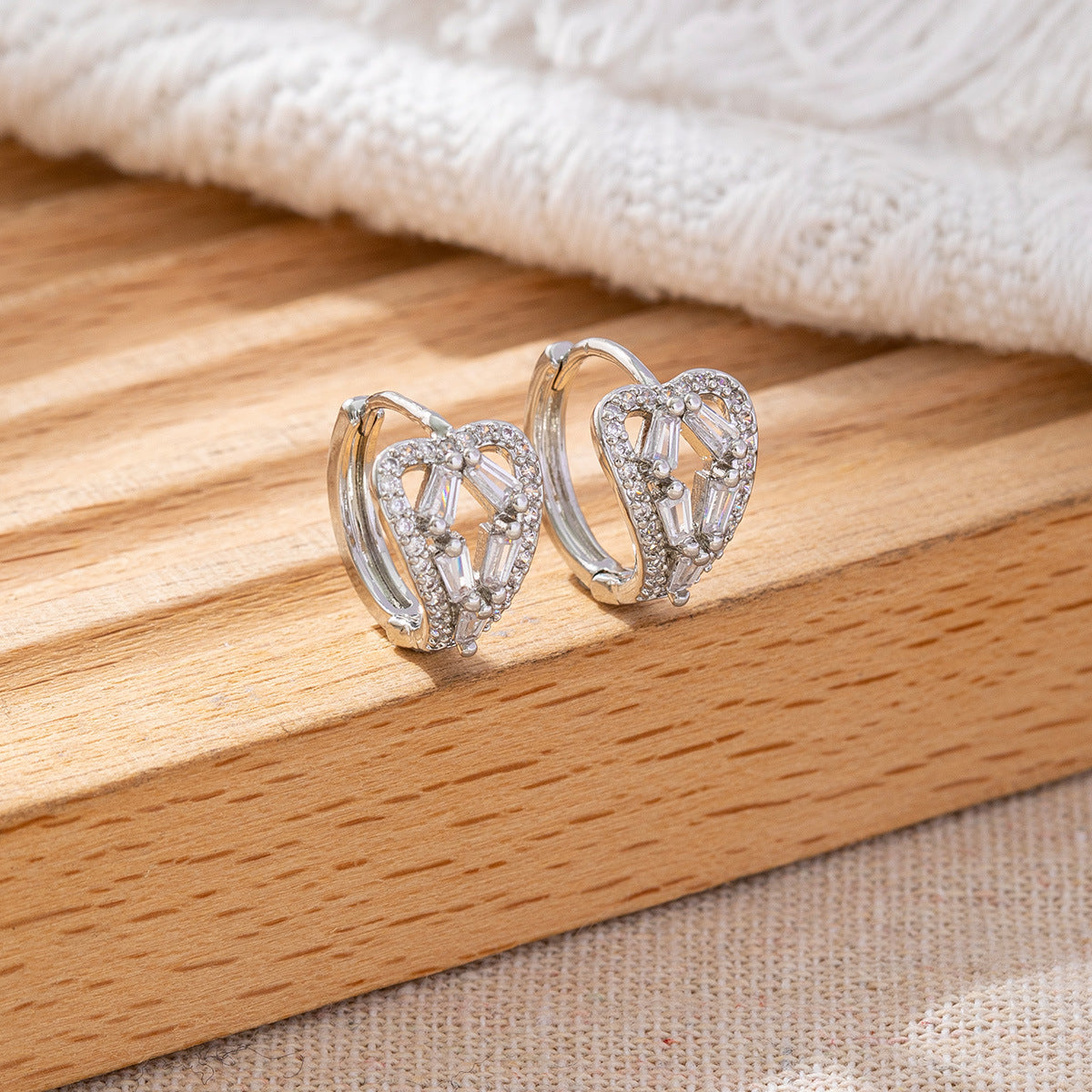 Classic Style Gold-plated Clover Clip High-grade Zircon Ear Buckle