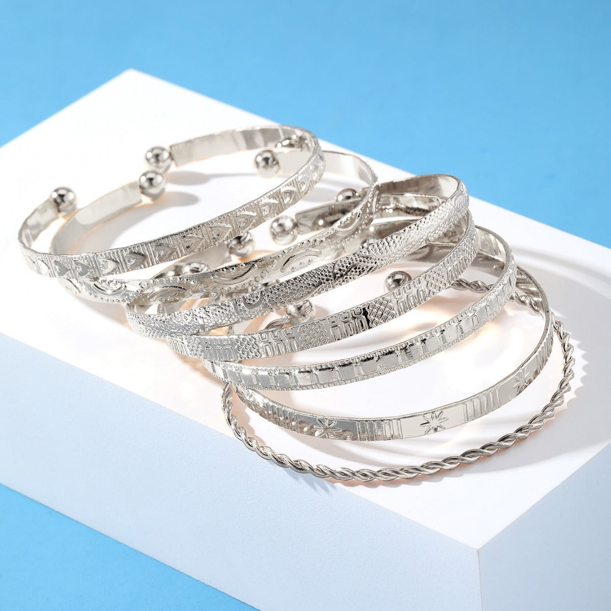 Women's Twist High Sense Fashion Simple Suit Bracelet