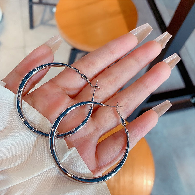 Women's Exaggerated Temperamental Matte Gold Big Ear Round Stud Earrings