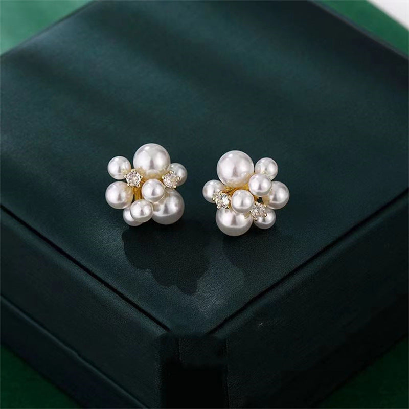 Women's Elegant Delicate Pearl Fashionable Niche Temperament Earrings