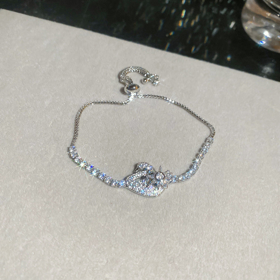 With Diamond Round Exquisite Fashion Retro Unique Design Light Luxury Bracelets