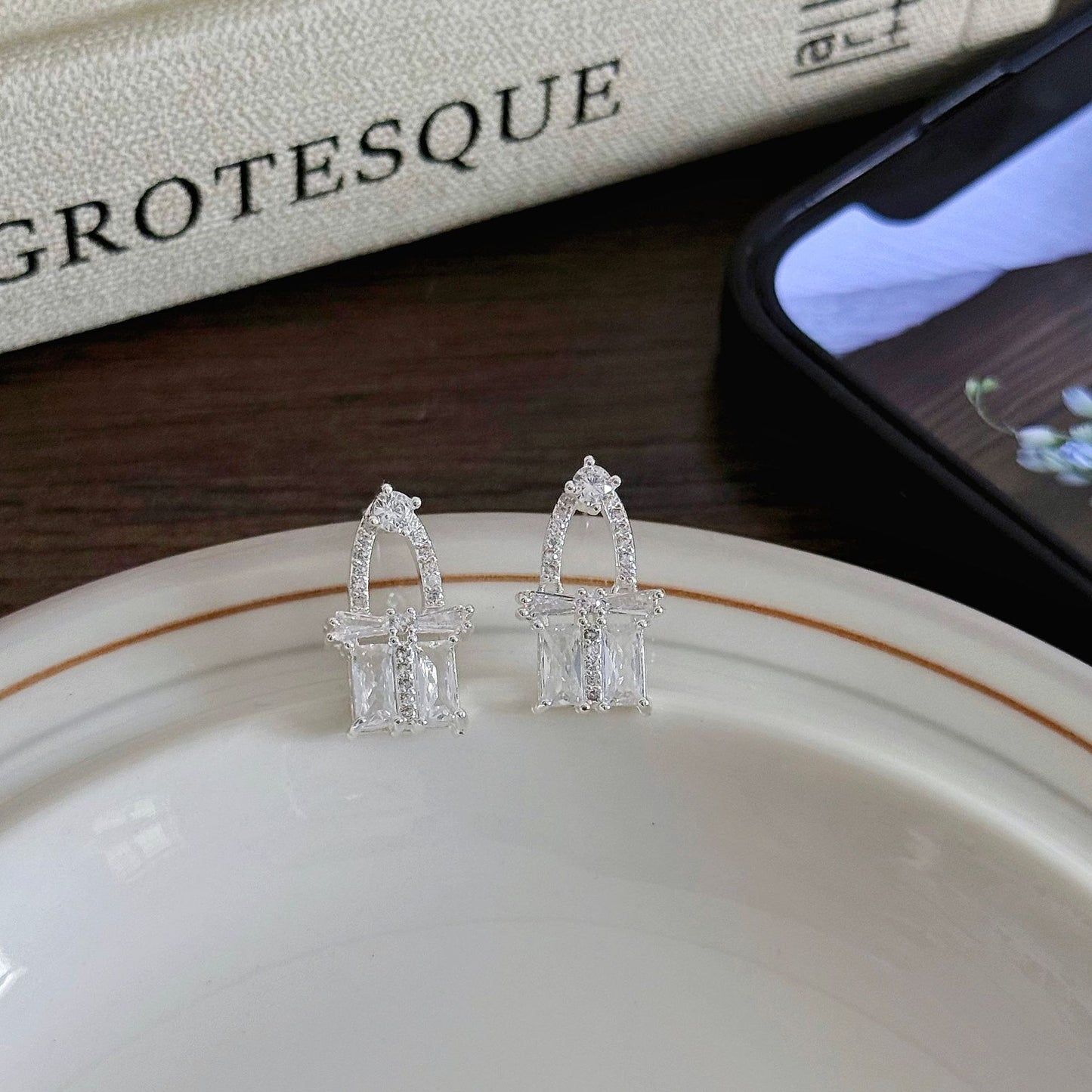 Women's Light Luxury Full Diamond Small Basket Bag Simple Stud Earrings