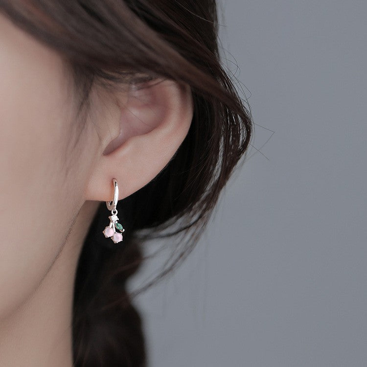 Women's Small Simple Hollow Pearl High-grade Refined Stud Earrings
