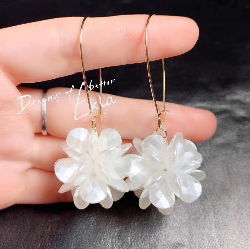 Women's Ball High-grade White Pearl Petal Geometric Ear Clip Stud Earrings