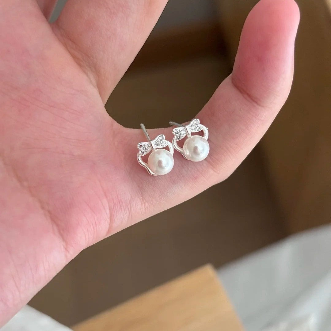 Sweet Bow Female Niche Minnie Shape Freshwater Pearl Temperament Earrings