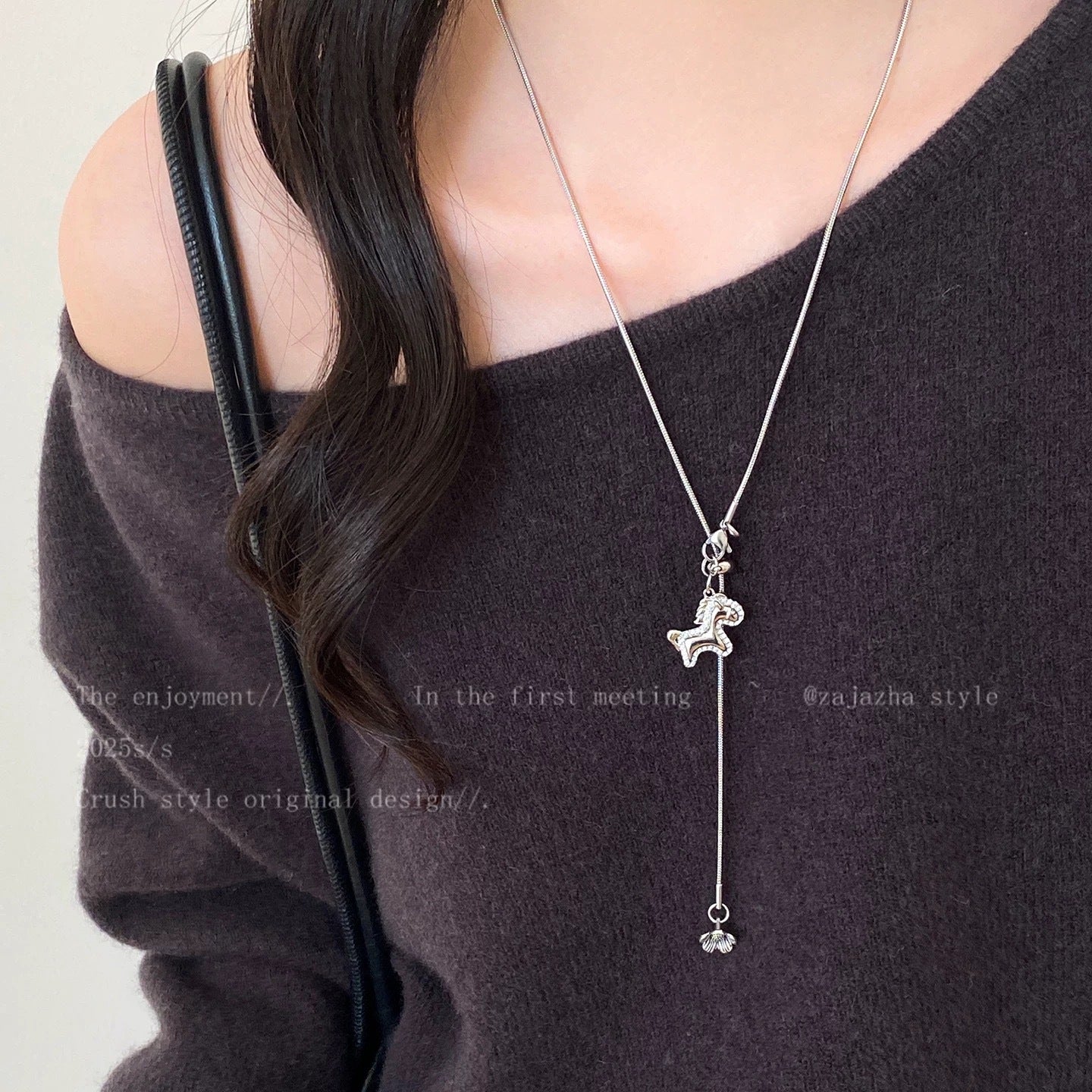 Zircon Pony Flower Pull-out Cold Style Sweater Chain Light Luxury Pendants