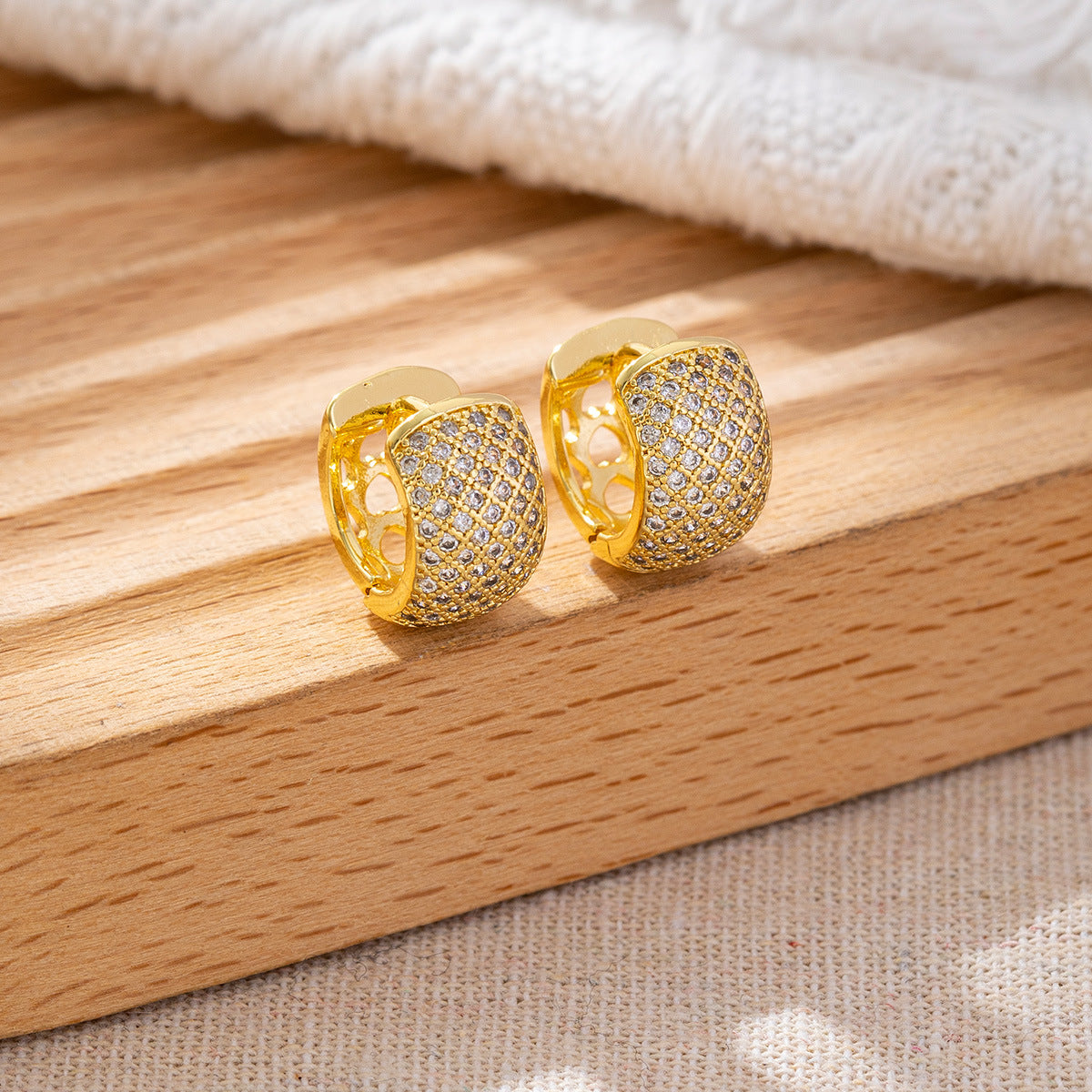Classic Style Gold-plated Clover Clip High-grade Zircon Ear Buckle
