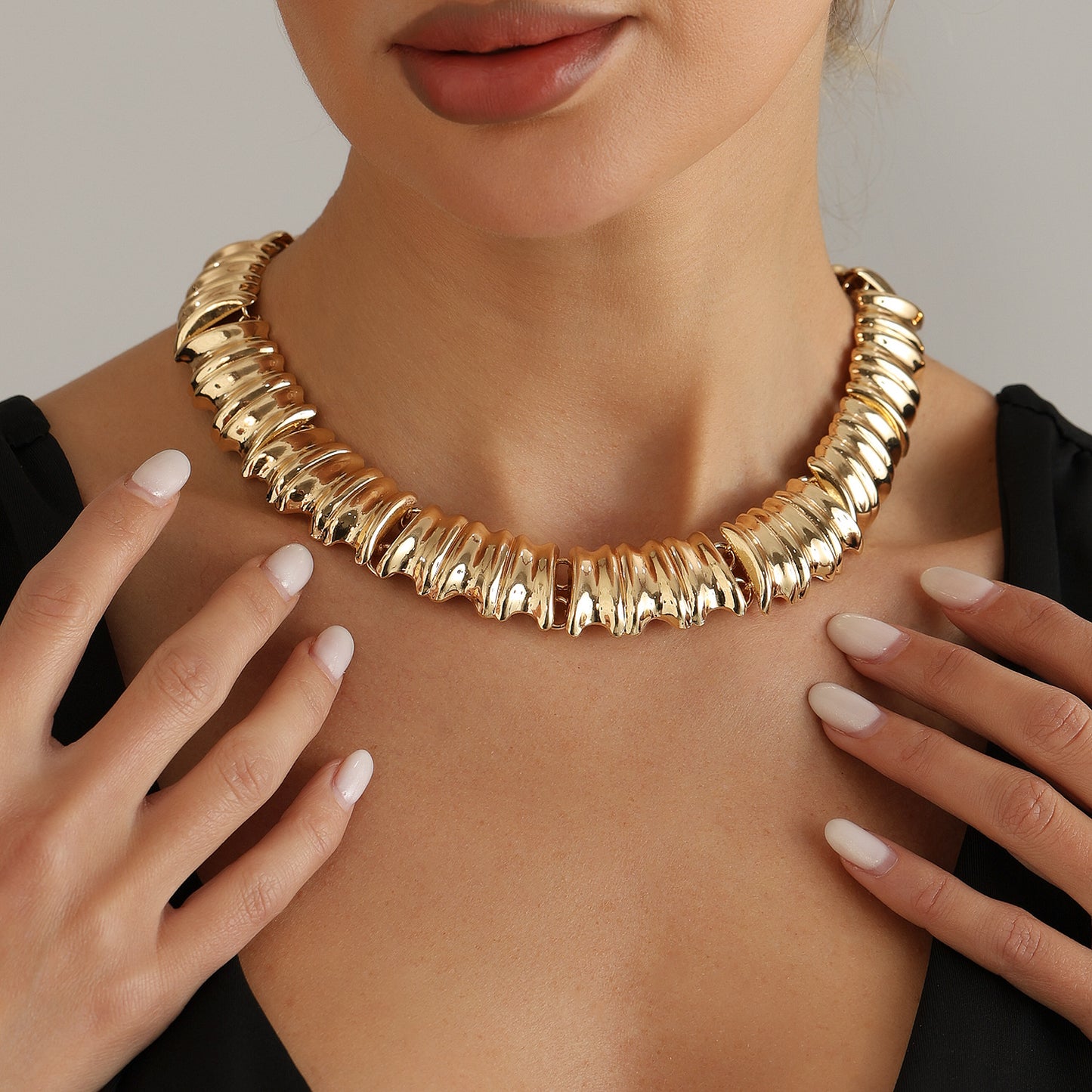 Women's Gilding Pleated Exaggerated Metal Personality Fashion Necklace